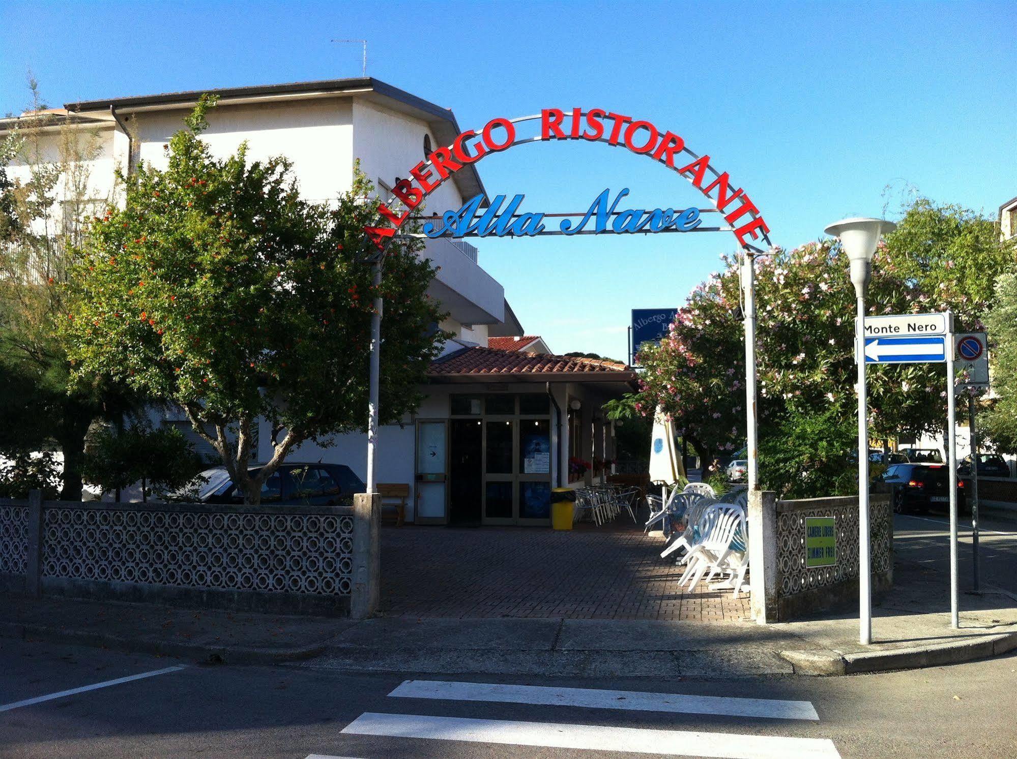 Albergo Alla Nave Lignano Sabbiadoro Bagian luar foto