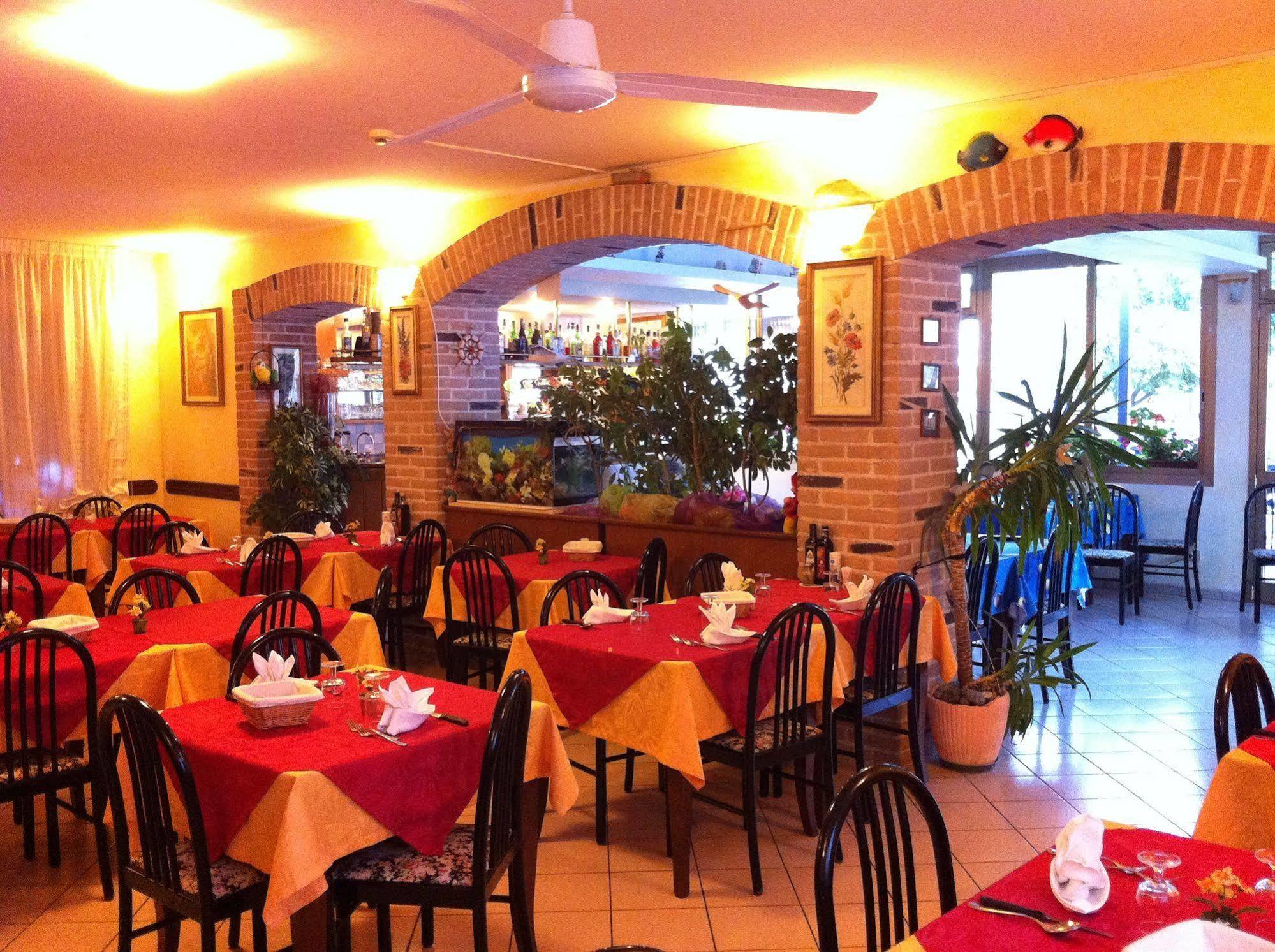 Albergo Alla Nave Lignano Sabbiadoro Bagian luar foto