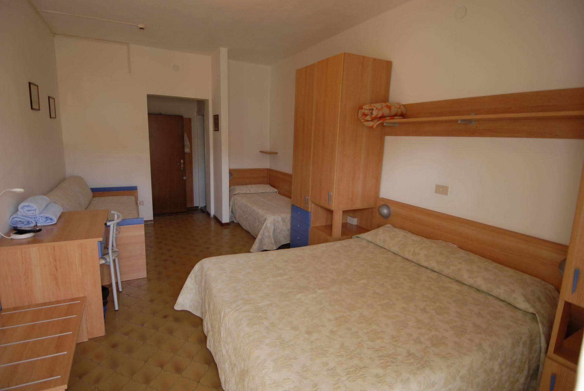 Albergo Alla Nave Lignano Sabbiadoro Bagian luar foto